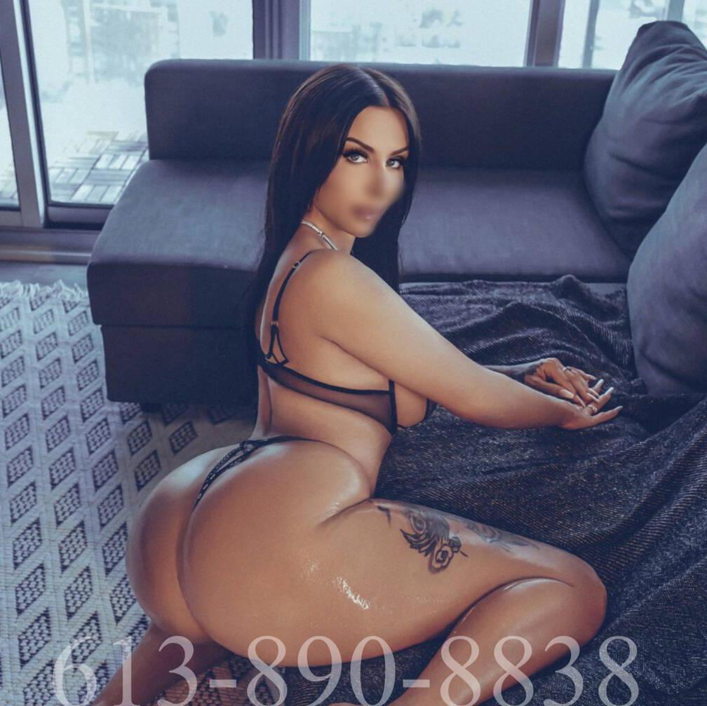 Naomie is Female Escorts. | Hamilton | Ontario | Canada | canadatopescorts.com 