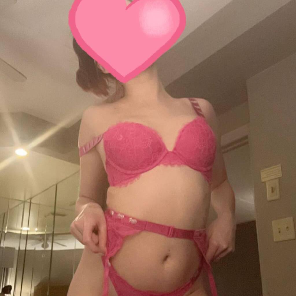 Tiny aira is Female Escorts. | Hamilton | Ontario | Canada | canadatopescorts.com 