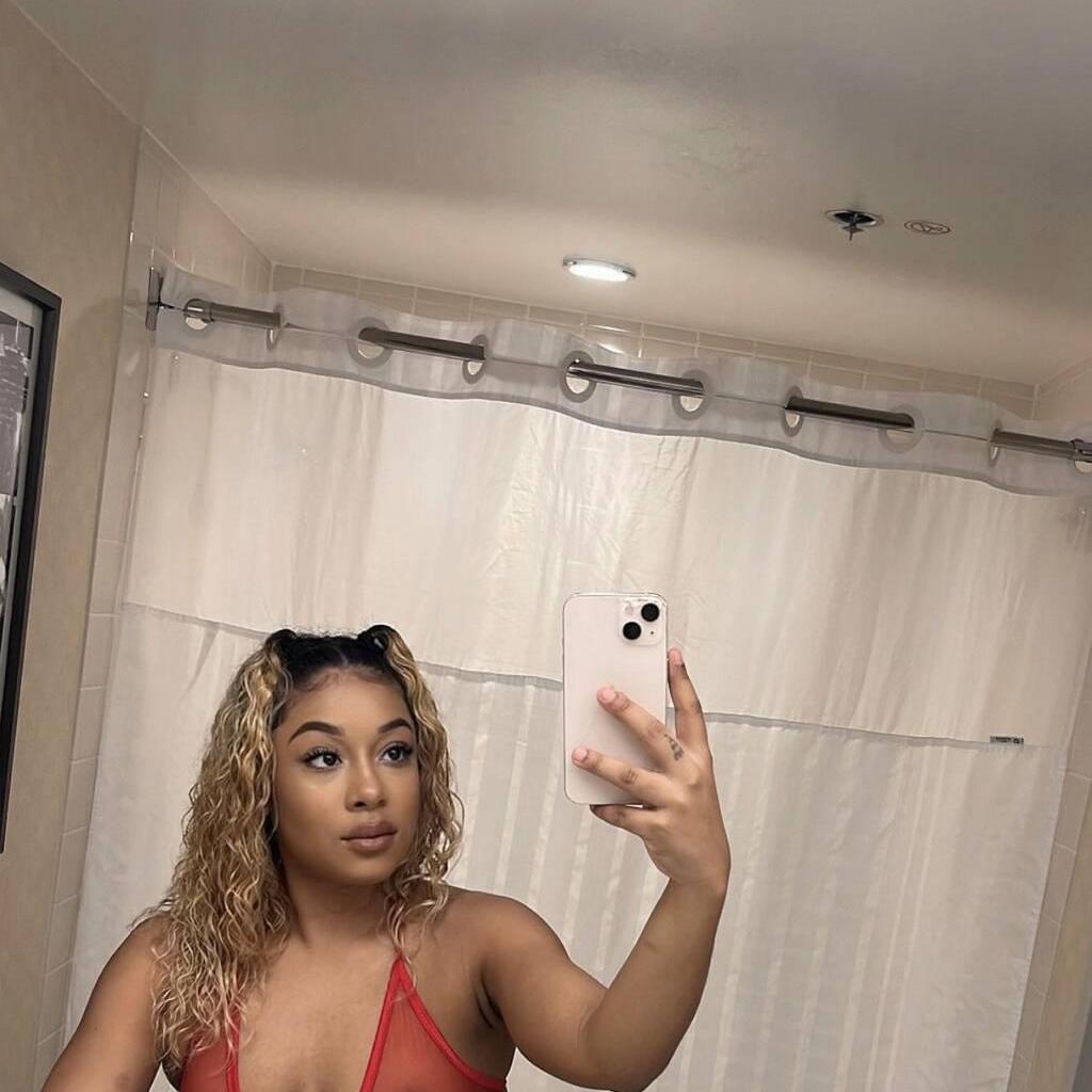 Claudia is Female Escorts. | Barrie | Ontario | Canada | canadatopescorts.com 