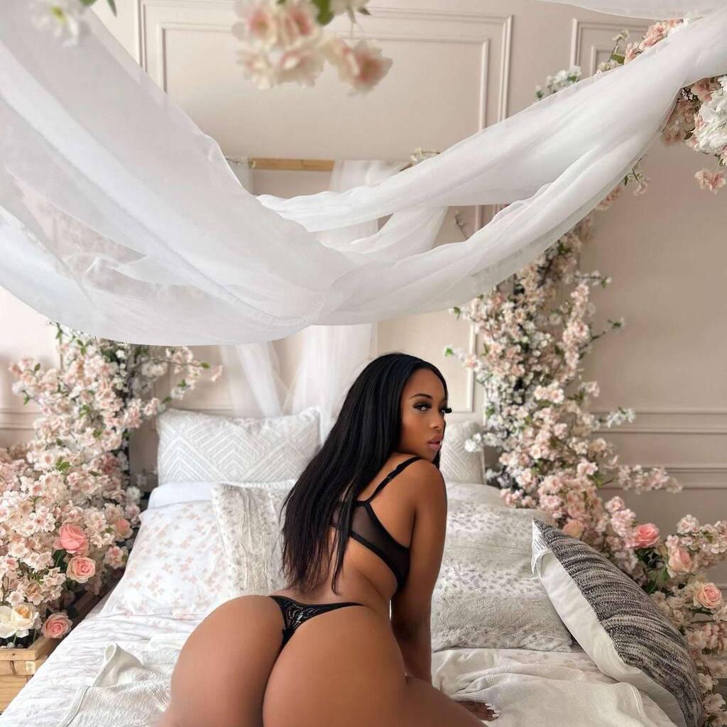 Kylie is Female Escorts. | Saskatoon | Saskatchewan | Canada | canadatopescorts.com 