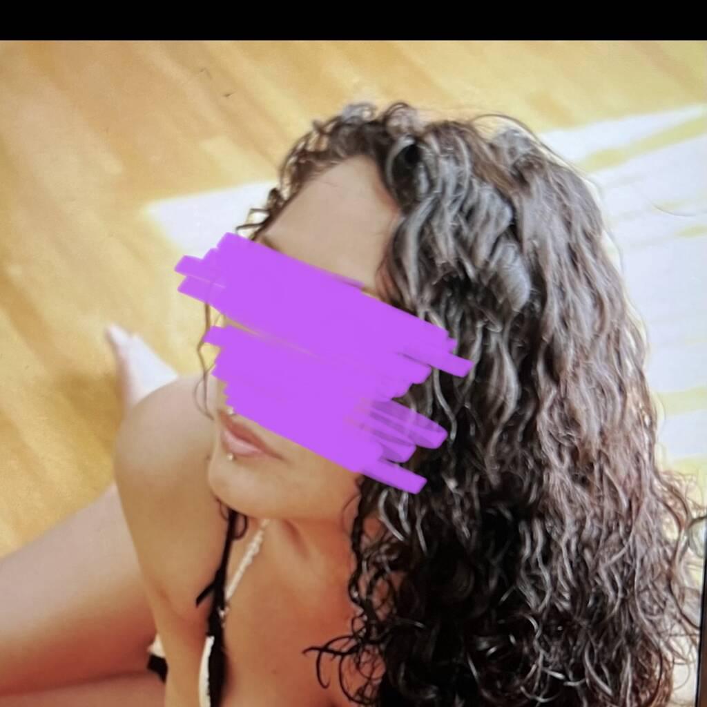 Victoria is Female Escorts. | Regina | Saskatchewan | Canada | canadatopescorts.com 