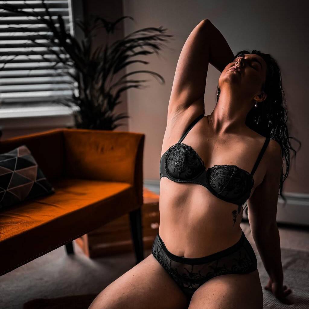 Rae Sloane is Female Escorts. | Grande Prairie | Alberta | Canada | canadatopescorts.com 