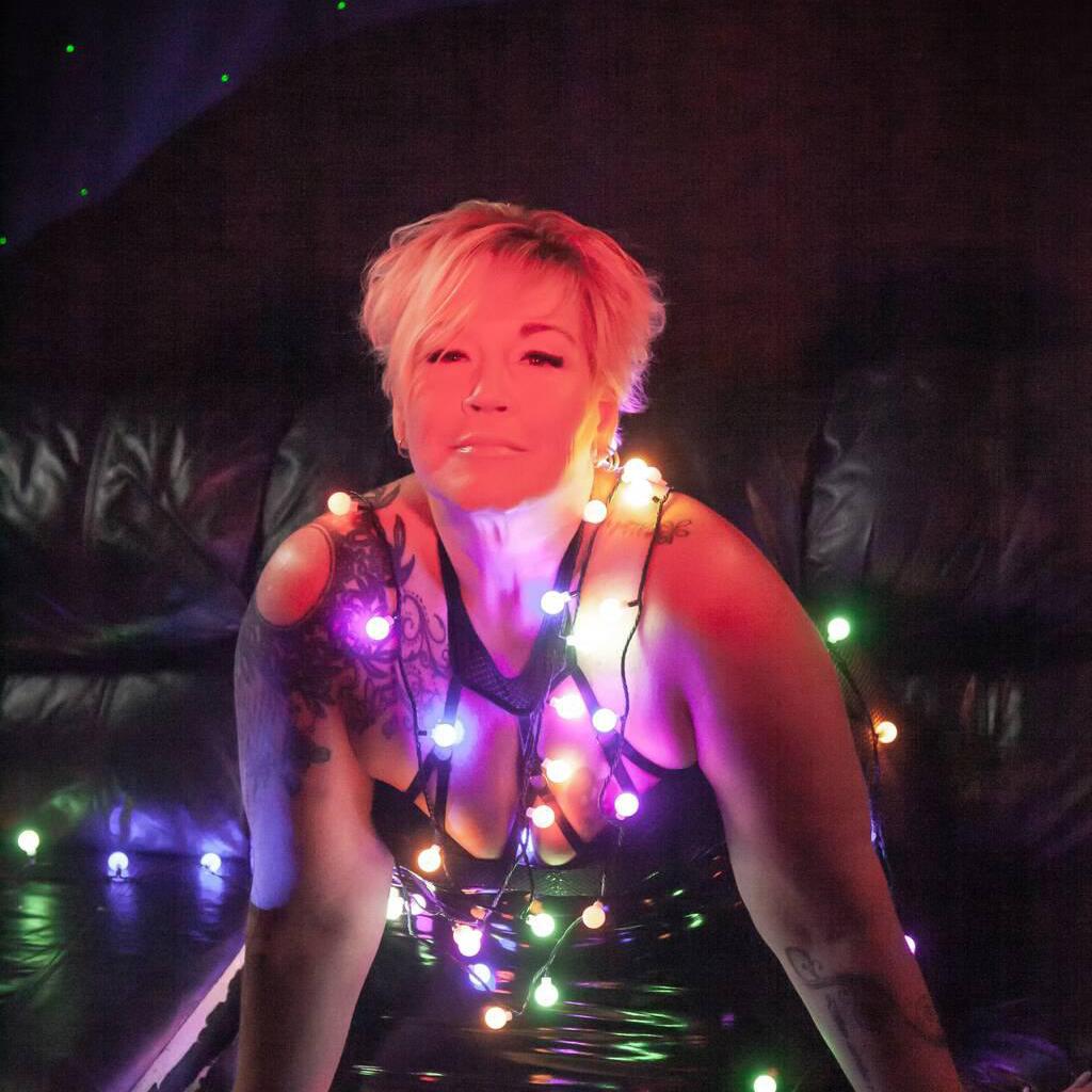 Eryn Lischelle is Female Escorts. | Edmonton | Alberta | Canada | canadatopescorts.com 
