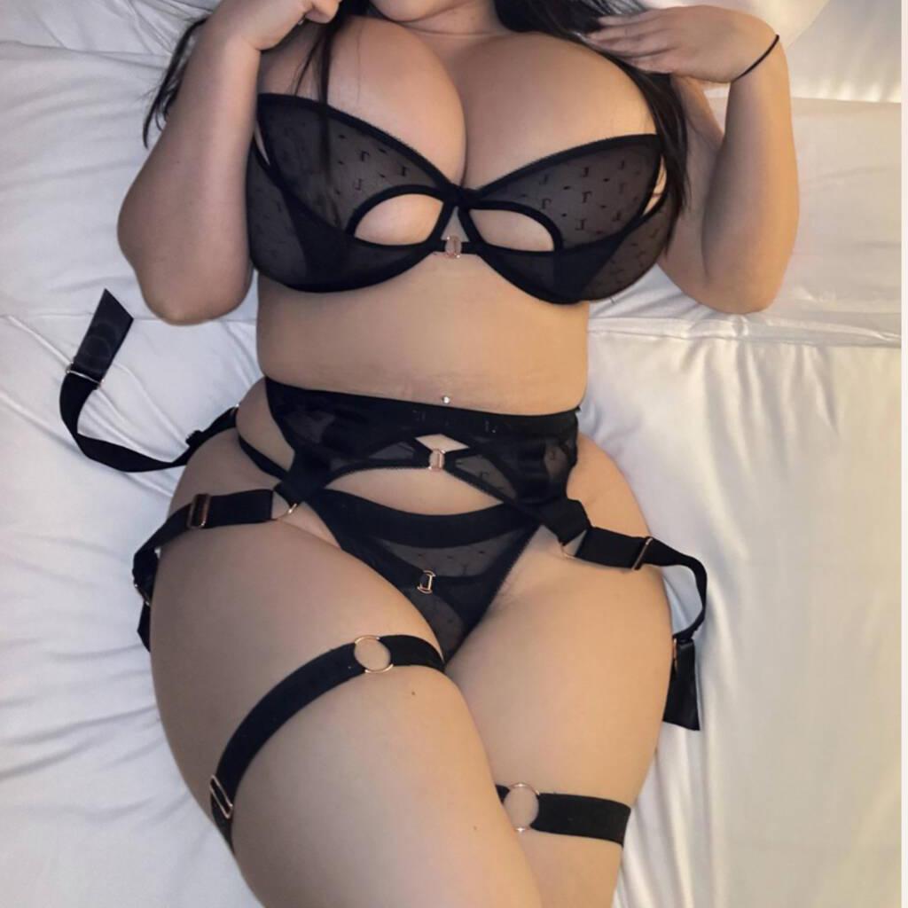 Emma - OUTCALLS ONLY is Female Escorts. | Winnipeg | Manitoba | Canada | canadatopescorts.com 