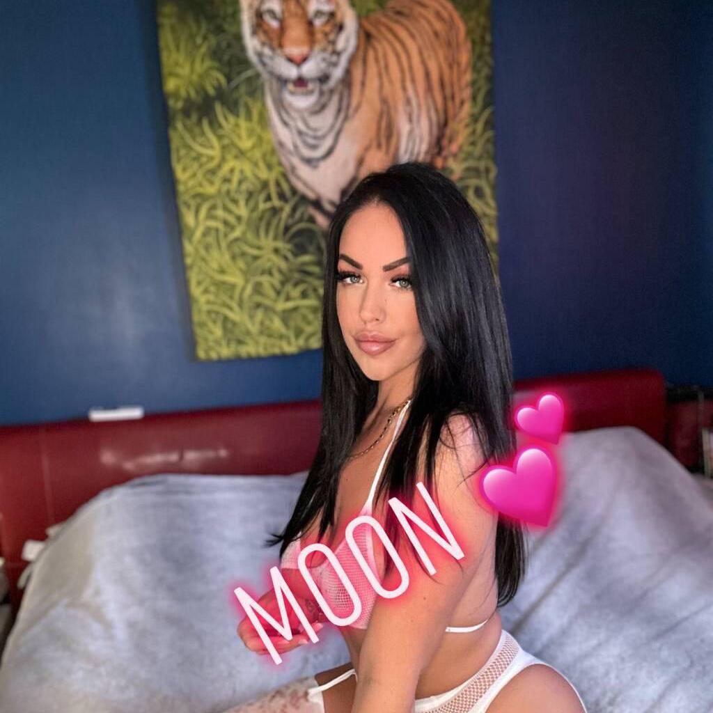 Moon is Female Escorts. | Toronto | Ontario | Canada | canadatopescorts.com 