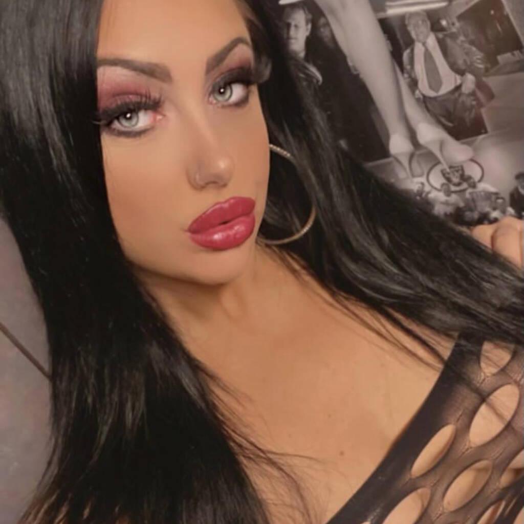 eliona is Female Escorts. | Regina | Saskatchewan | Canada | canadatopescorts.com 