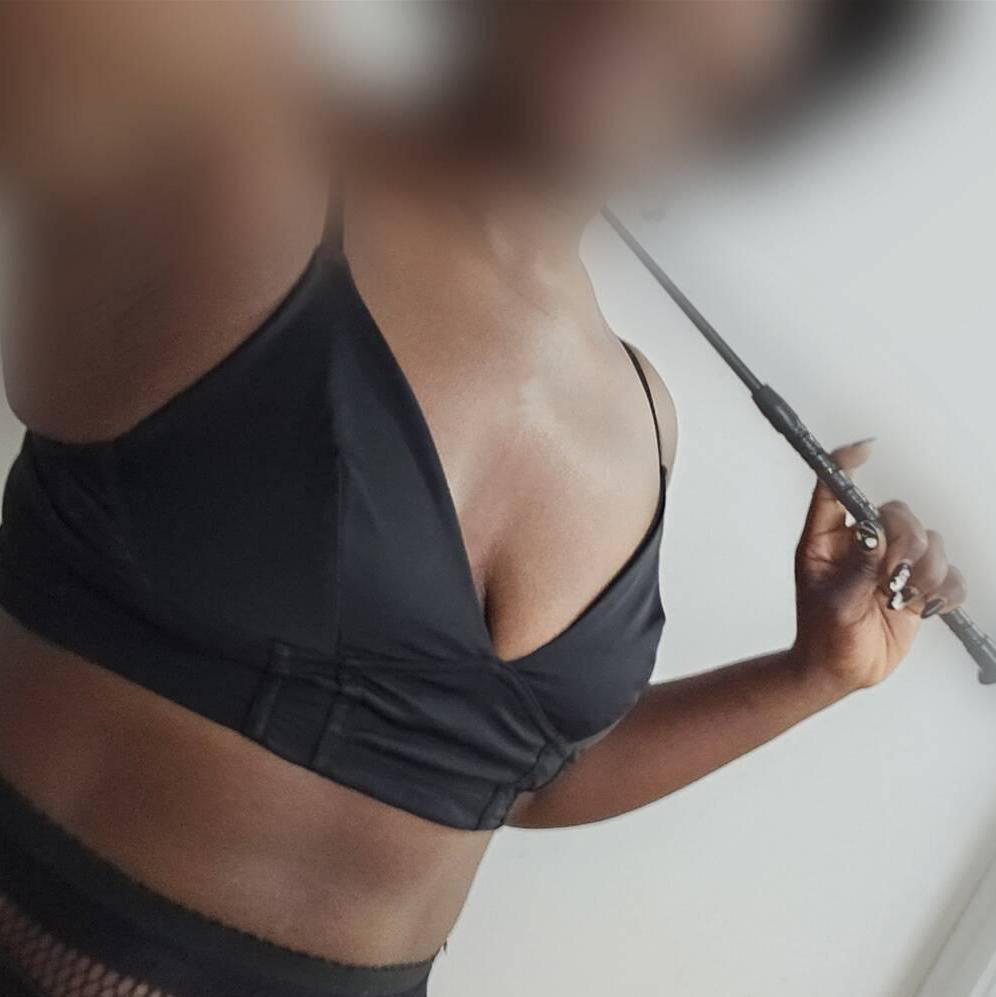 ÉMILY is Female Escorts. | Saguenay | Quebec | Canada | canadatopescorts.com 