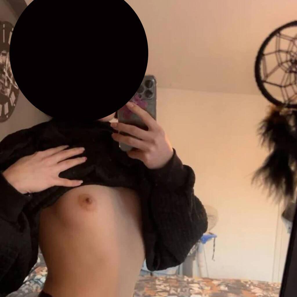Emily is Female Escorts. | Winnipeg | Manitoba | Canada | canadatopescorts.com 
