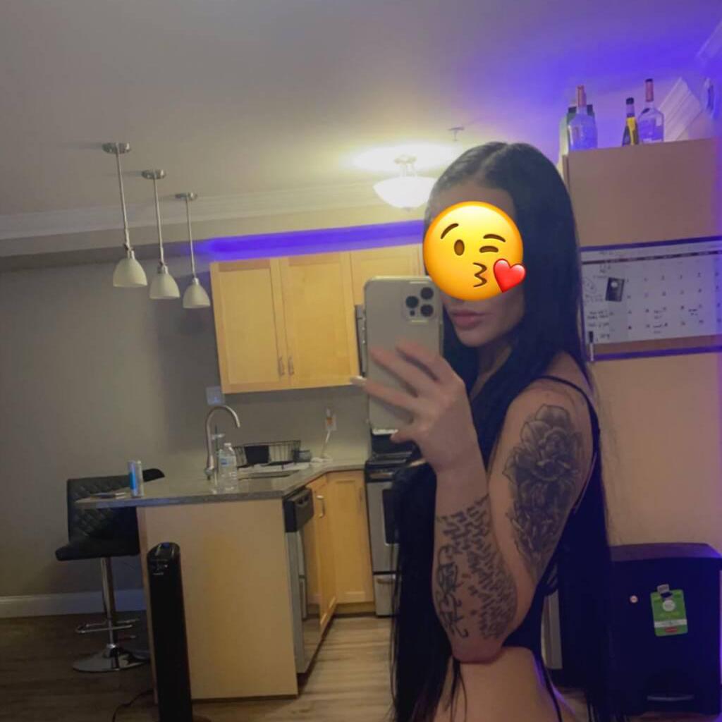 Nina is Female Escorts. | windsor | Ontario | Canada | canadatopescorts.com 