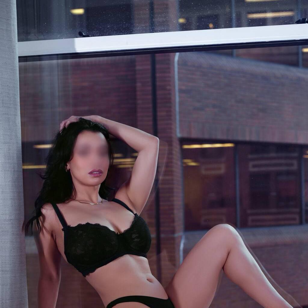 Janet West is Female Escorts. | Kelowna | British Columbia | Canada | canadatopescorts.com 