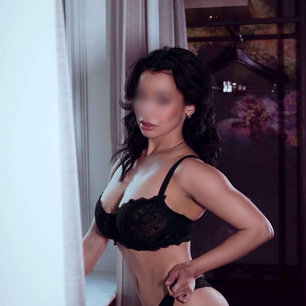 Janet West is Female Escorts. | Kelowna | British Columbia | Canada | canadatopescorts.com 