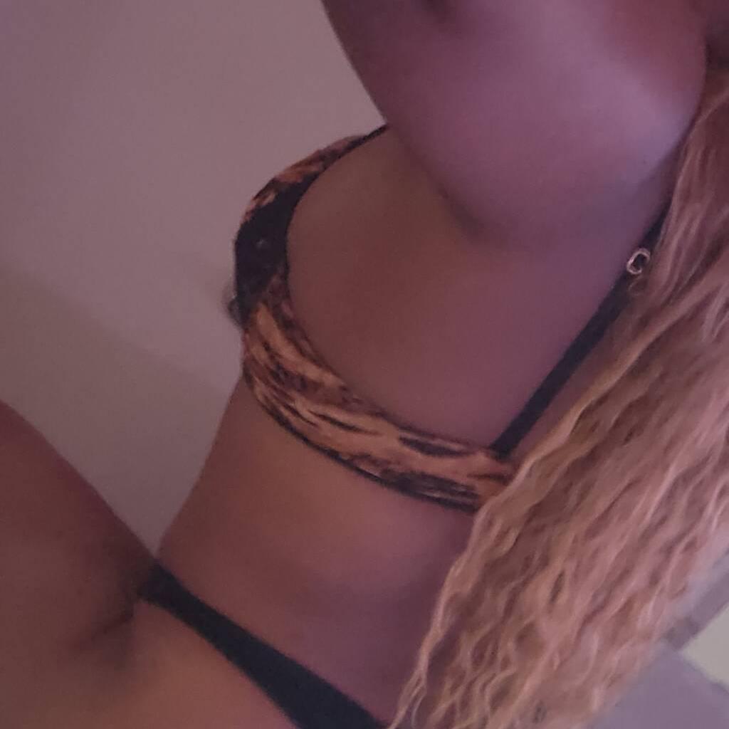 Jessy is Female Escorts. | Grande Prairie | Alberta | Canada | canadatopescorts.com 