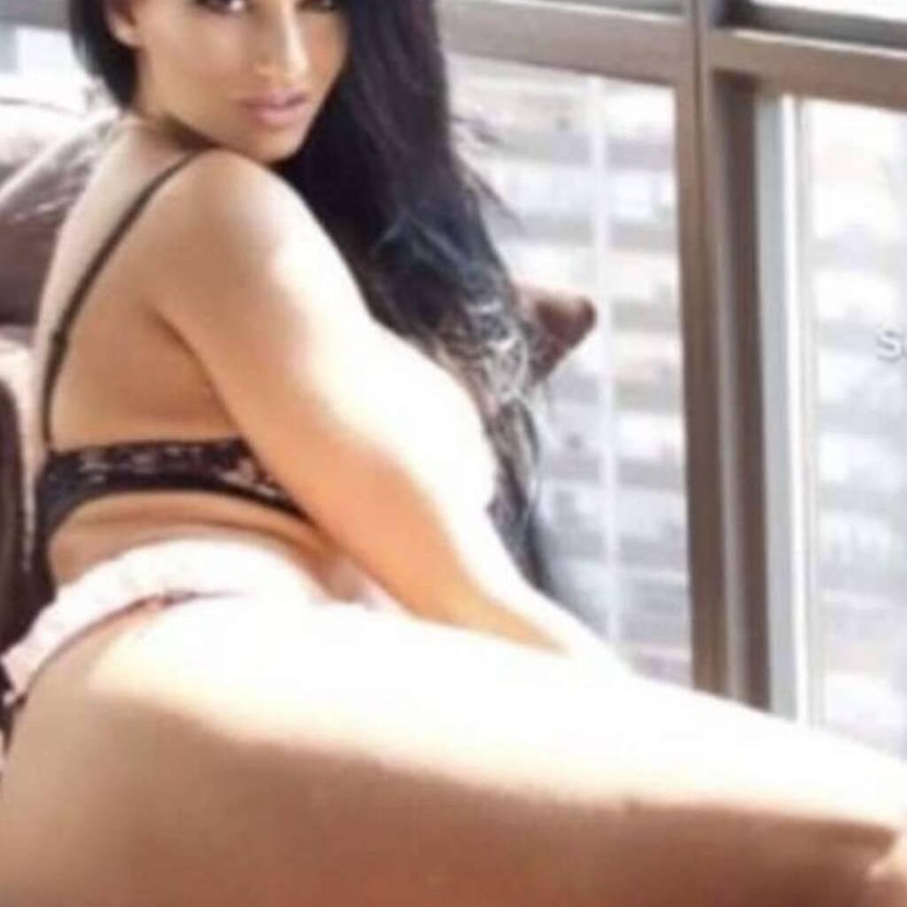 Laura is Female Escorts. | Kitchener | Ontario | Canada | canadatopescorts.com 