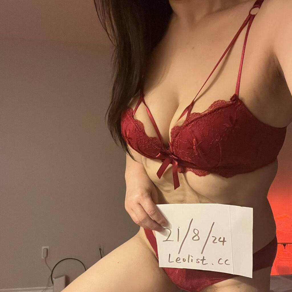 lili is Female Escorts. | Toronto | Ontario | Canada | canadatopescorts.com 