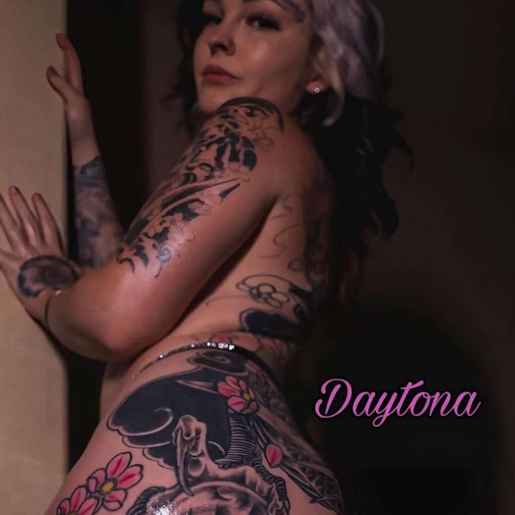 Daytona is Female Escorts. | Calgary | Alberta | Canada | canadatopescorts.com 