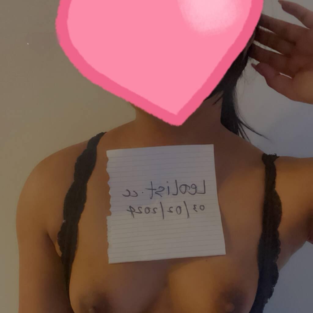 Simmi is Female Escorts. | Vancouver | British Columbia | Canada | canadatopescorts.com 