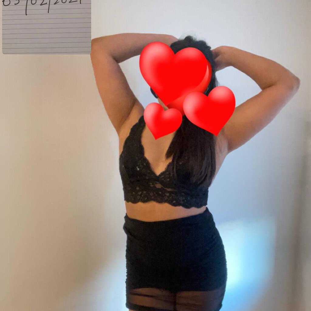 Simmi is Female Escorts. | Vancouver | British Columbia | Canada | canadatopescorts.com 