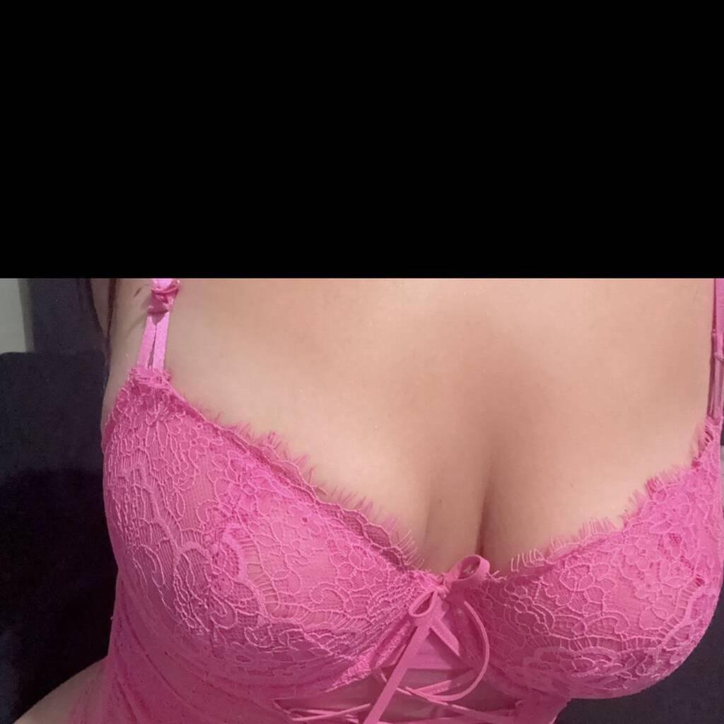 Aria is Female Escorts. | Kingston | Ontario | Canada | canadatopescorts.com 