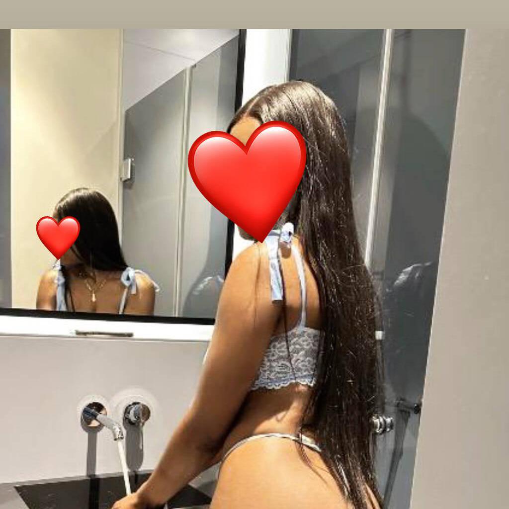 Kendall is Female Escorts. | Hamilton | Ontario | Canada | canadatopescorts.com 