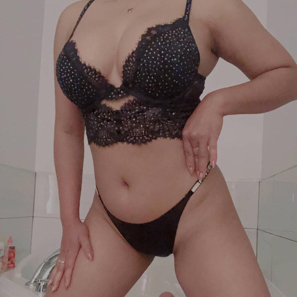 Mae is Female Escorts. | Medicine Hat | Alberta | Canada | canadatopescorts.com 