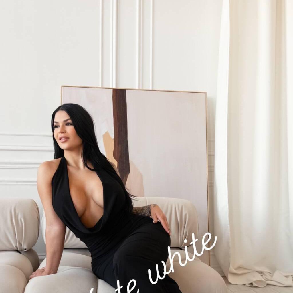 Kate White is Female Escorts. | Montreal | Quebec | Canada | canadatopescorts.com 