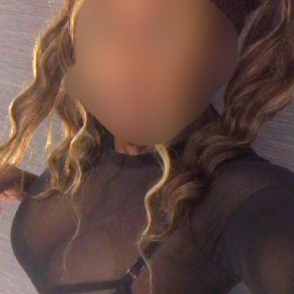 Sarah 647.497.0289 is Female Escorts. | Saguenay | Quebec | Canada | canadatopescorts.com 