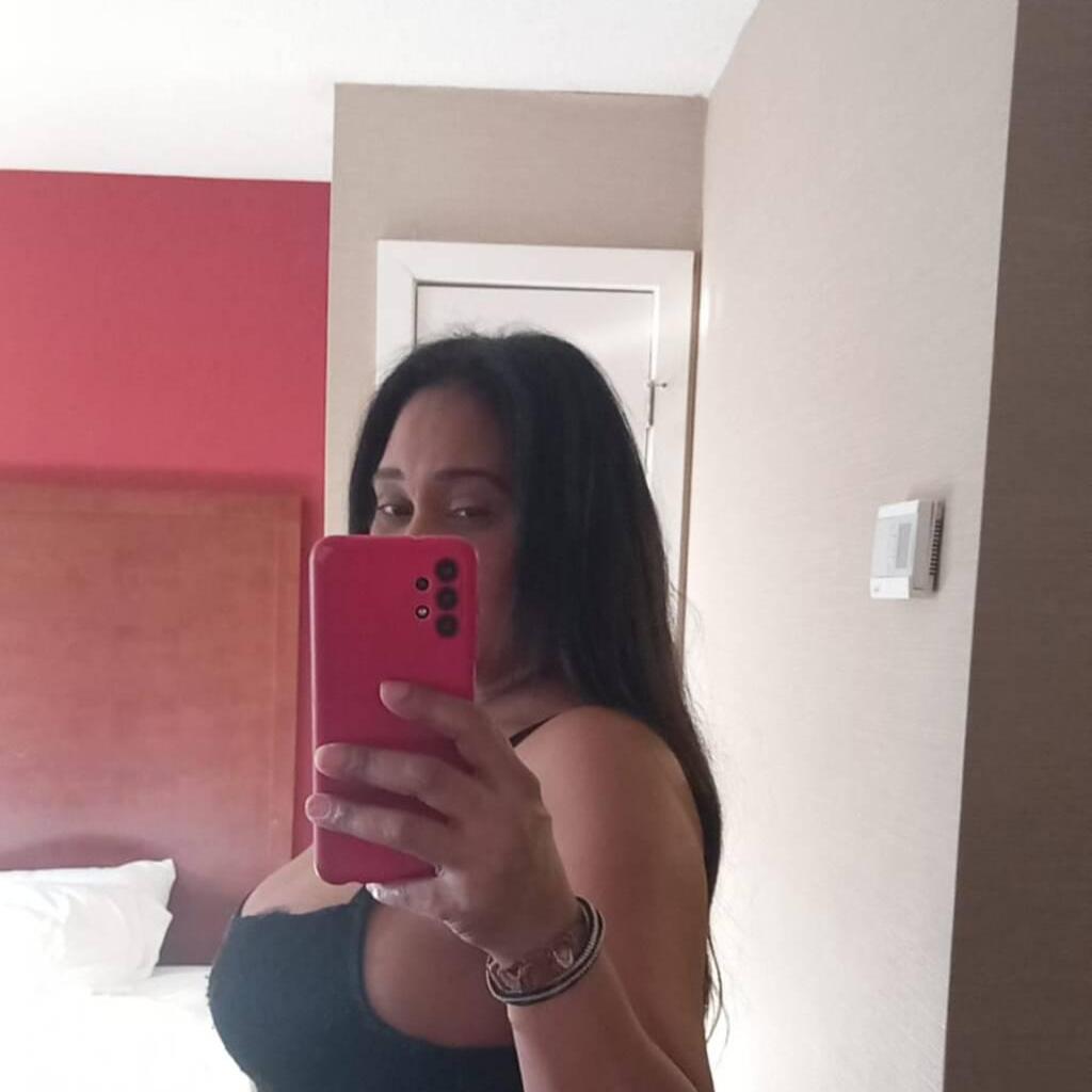 Lisa is Female Escorts. | Hamilton | Ontario | Canada | canadatopescorts.com 