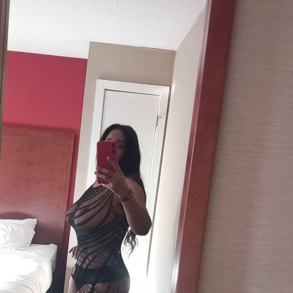 Lisa is Female Escorts. | Hamilton | Ontario | Canada | canadatopescorts.com 