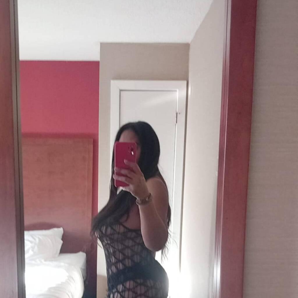 Lisa is Female Escorts. | Hamilton | Ontario | Canada | canadatopescorts.com 