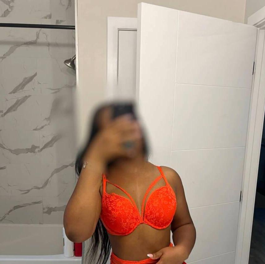 LOLA is Female Escorts. | Kingston | Ontario | Canada | canadatopescorts.com 