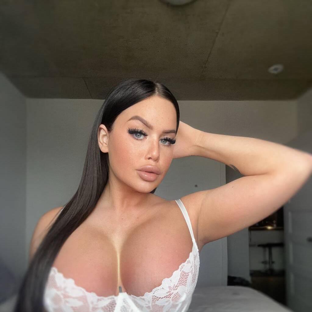 Juliana is Female Escorts. | Edmonton | Alberta | Canada | canadatopescorts.com 