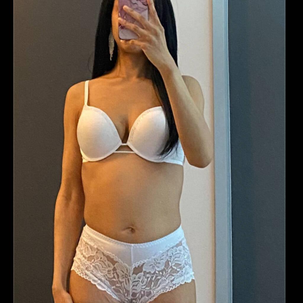 Monica is Female Escorts. | Kitchener | Ontario | Canada | canadatopescorts.com 