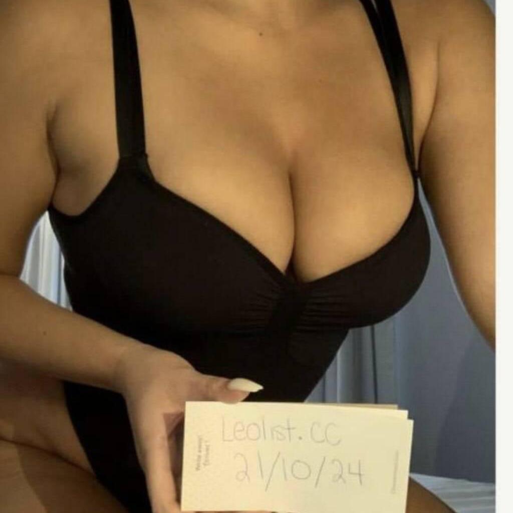 Veronica is Female Escorts. | windsor | Ontario | Canada | canadatopescorts.com 