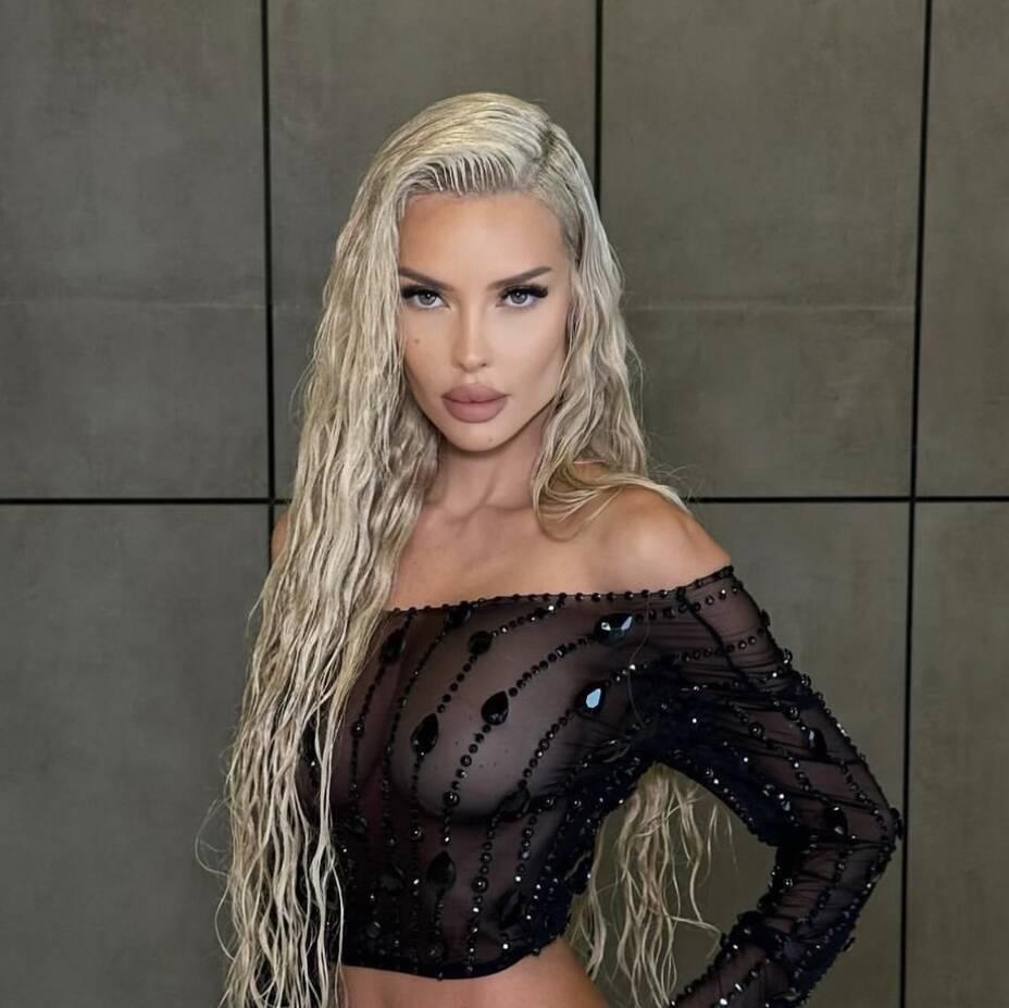 Paris is Female Escorts. | Vancouver | British Columbia | Canada | canadatopescorts.com 