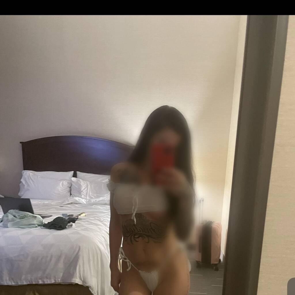 London Lynn is Female Escorts. | Calgary | Alberta | Canada | canadatopescorts.com 