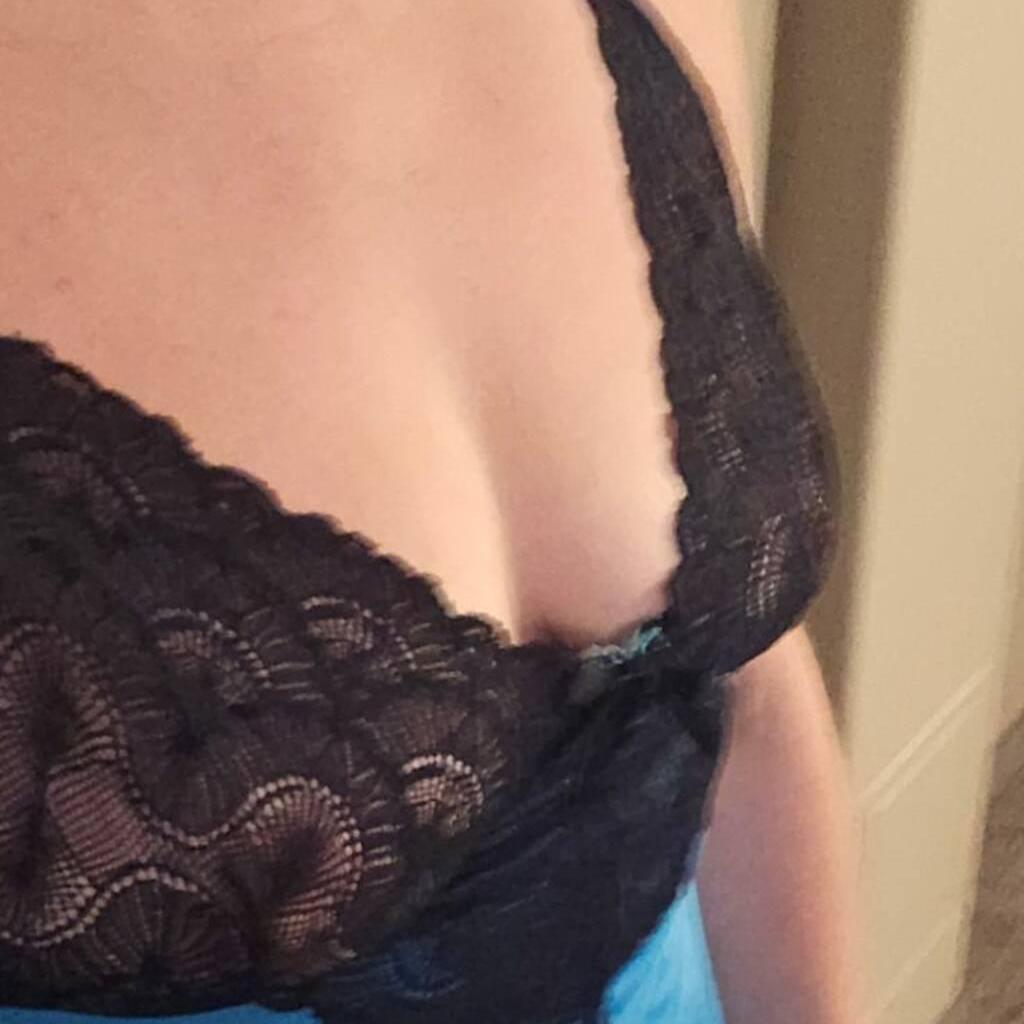 Gina is Female Escorts. | Brandon | Manitoba | Canada | canadatopescorts.com 