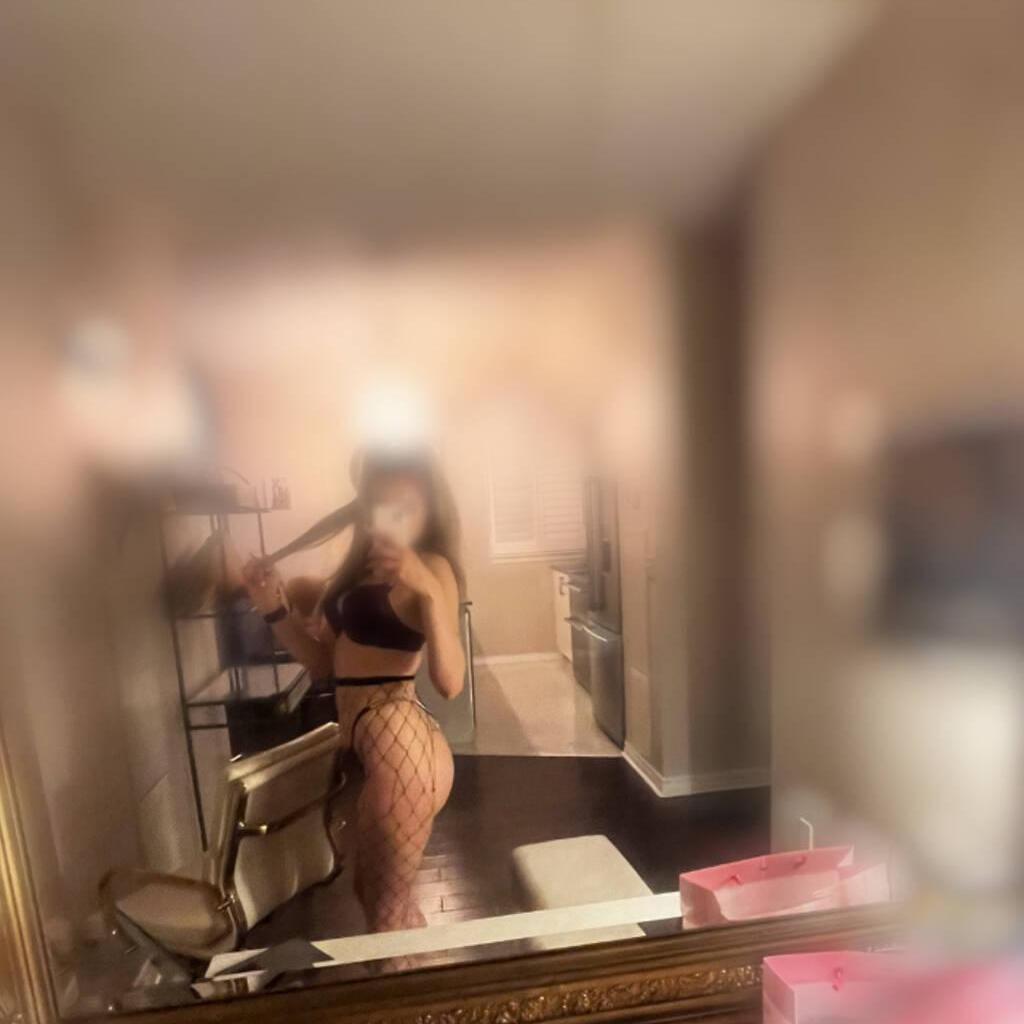 Erica is Female Escorts. | Owen Sound | Ontario | Canada | canadatopescorts.com 