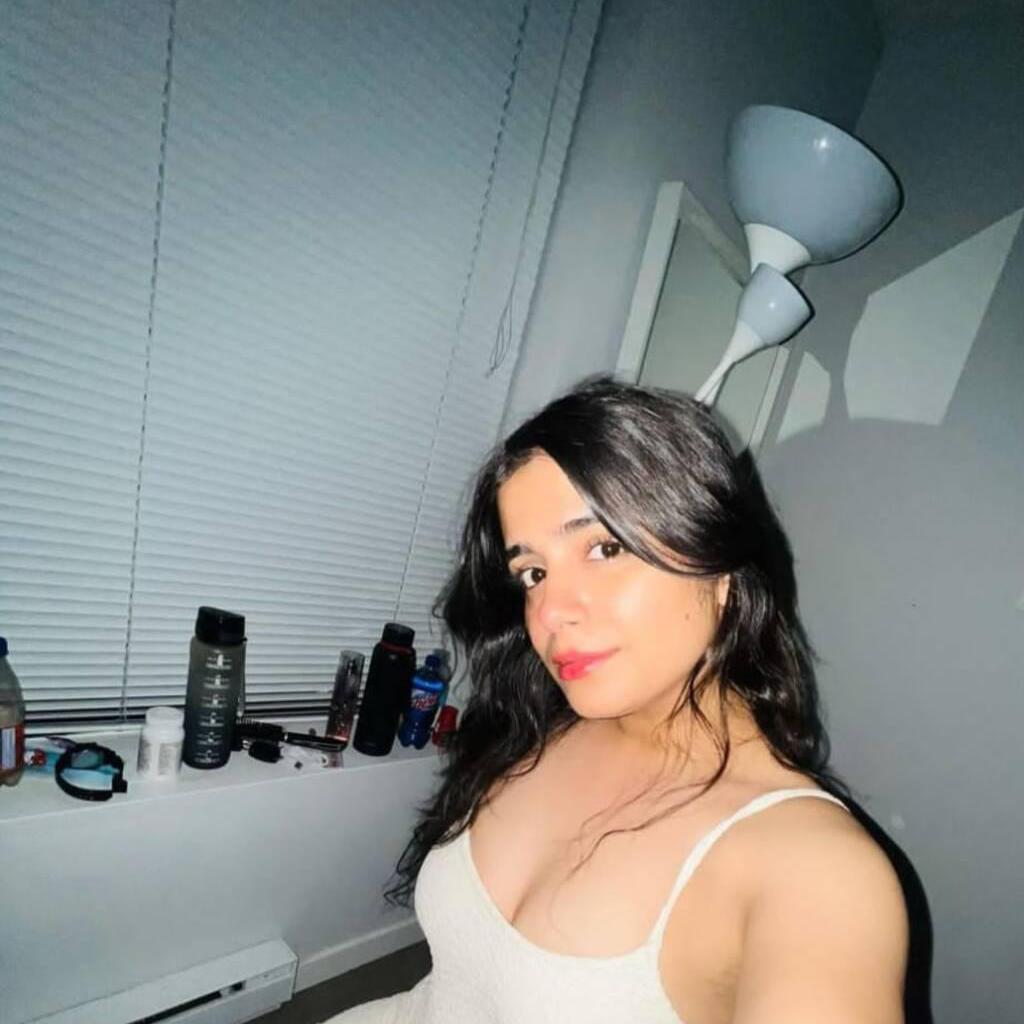 Gurleen is Female Escorts. | Edmonton | Alberta | Canada | canadatopescorts.com 