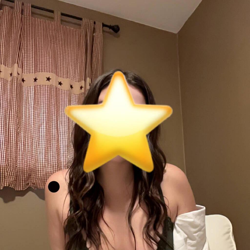 LEAH is Female Escorts. | belleville | Ontario | Canada | canadatopescorts.com 