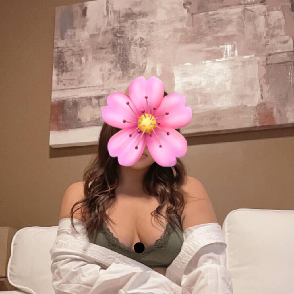 LEAH is Female Escorts. | belleville | Ontario | Canada | canadatopescorts.com 