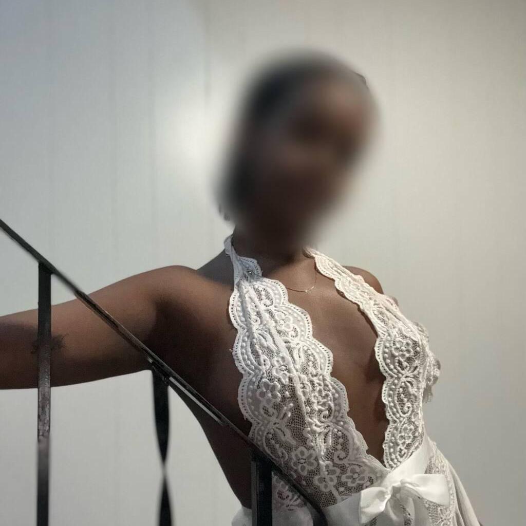 Halayna is Female Escorts. | Edmonton | Alberta | Canada | canadatopescorts.com 