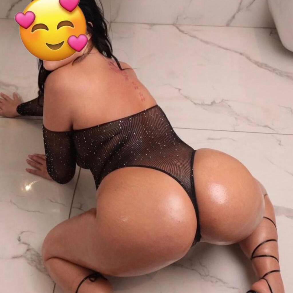 Karina is Female Escorts. | Toronto | Ontario | Canada | canadatopescorts.com 