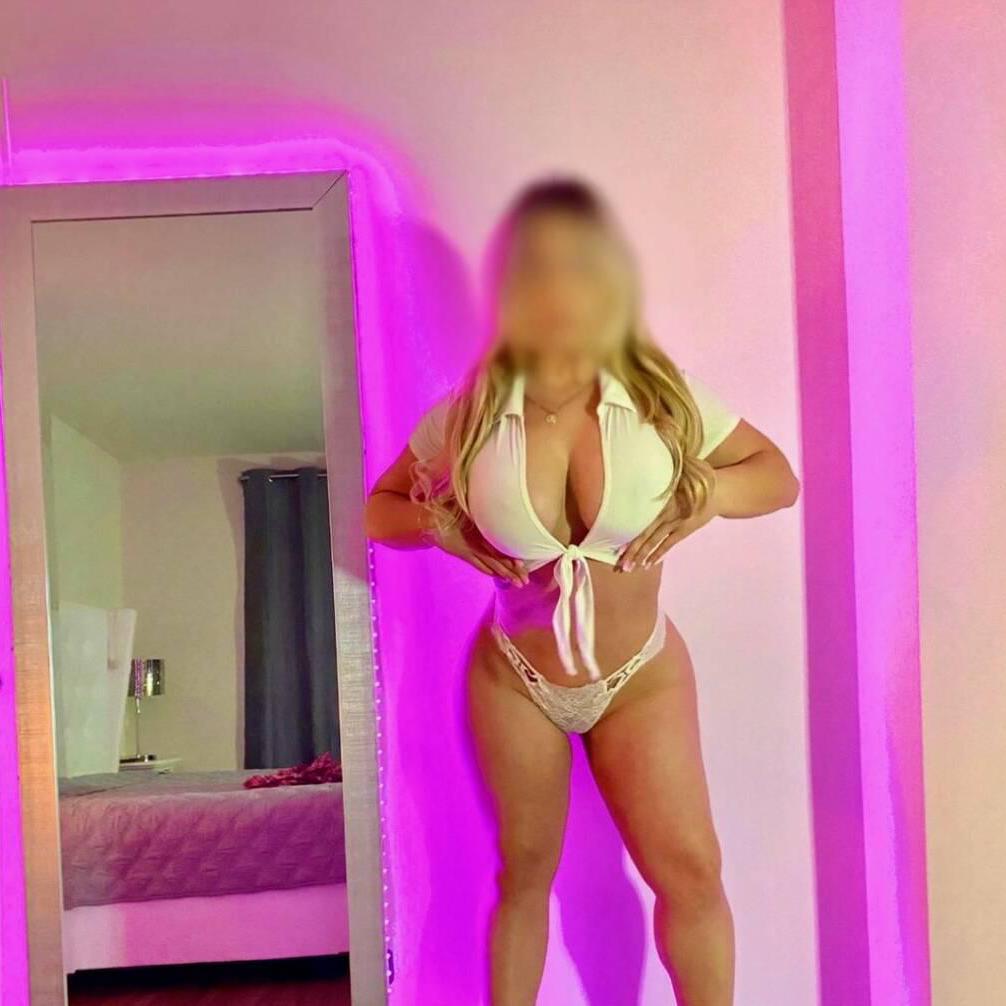 Valerie is Female Escorts. | Kitchener | Ontario | Canada | canadatopescorts.com 