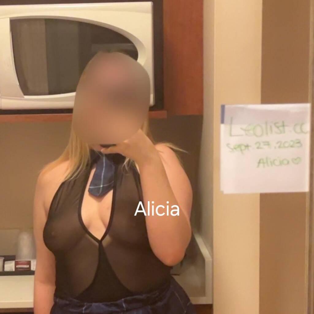 Alicia & Leila is Female Escorts. | Quebec City | Quebec | Canada | canadatopescorts.com 