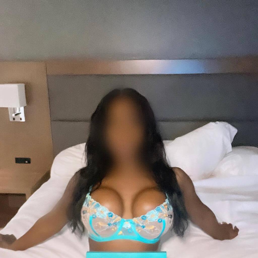 CASH is KING is Female Escorts. | Ft Mcmurray | Alberta | Canada | canadatopescorts.com 