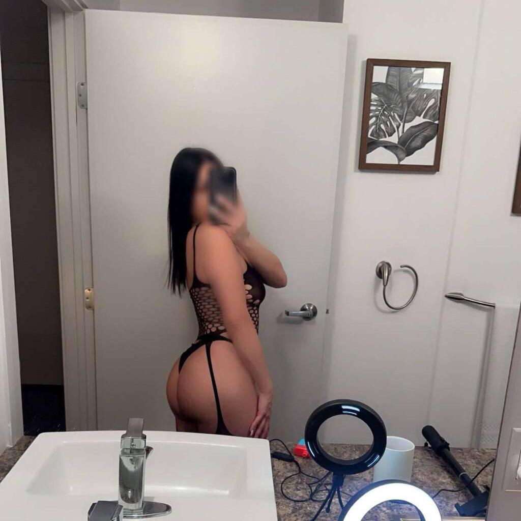 
                        Jasmine
                     is Female Escorts. | Winnipeg | Manitoba | Canada | canadatopescorts.com 