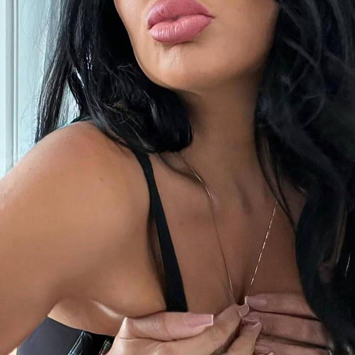 
                        Rose
                     is Female Escorts. | Quebec City | Quebec | Canada | canadatopescorts.com 