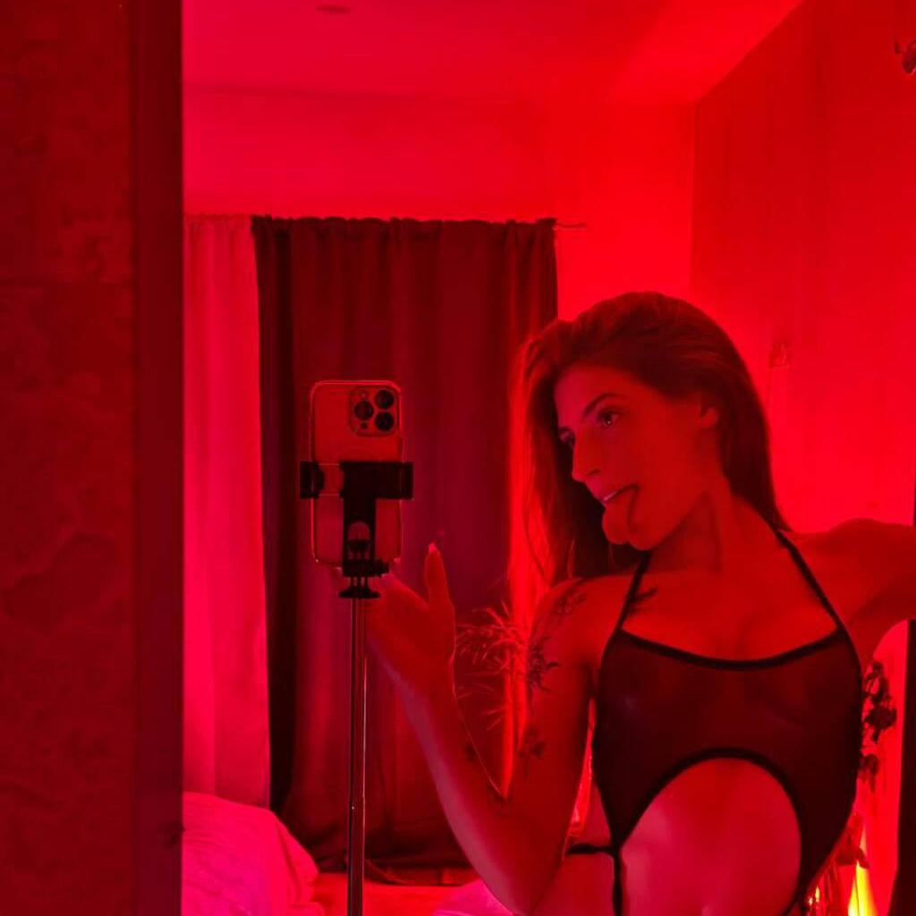 
                        Emma
                     is Female Escorts. | windsor | Ontario | Canada | canadatopescorts.com 