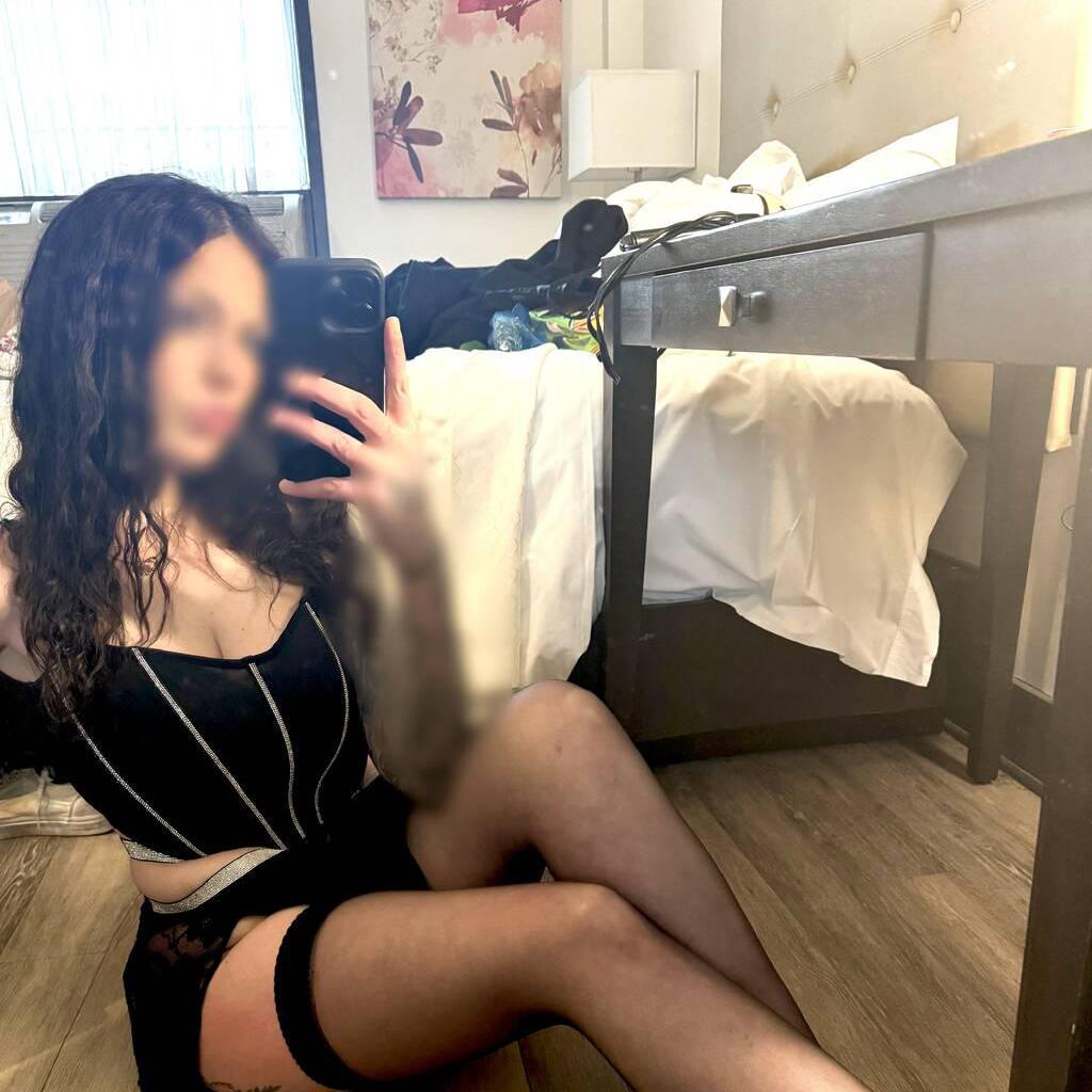 
                        Scarlett
                     is Female Escorts. | Toronto | Ontario | Canada | canadatopescorts.com 