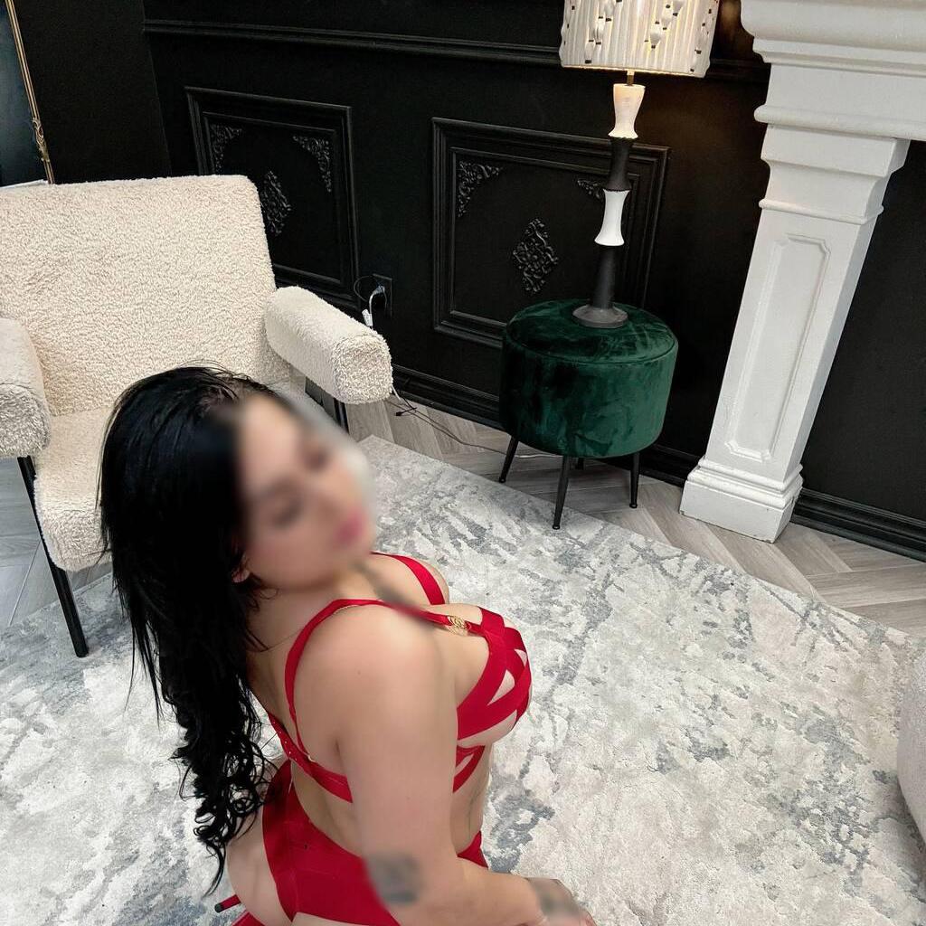 
                        Laura
                     is Female Escorts. | Quebec City | Quebec | Canada | canadatopescorts.com 